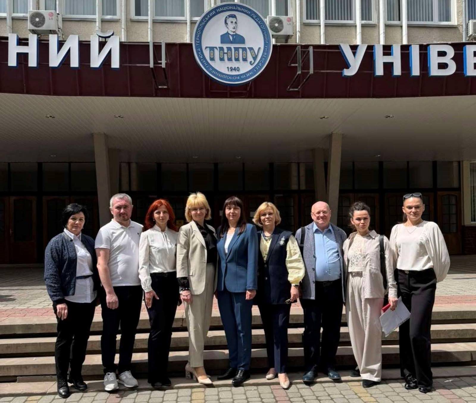  Факультет педагогіки і психології на чолі з деканом Зоряною Адамською вітає гостей - освітян області